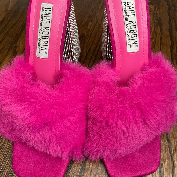 Cape Robbin Pink Fuzzy Sandal - Picture 1 of 4